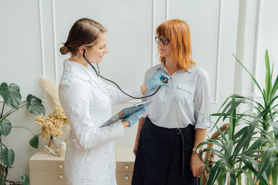 What Is a CRP Blood Test? The Inflammation Alarm Your Doctor Reads Fir - doctor examining patient