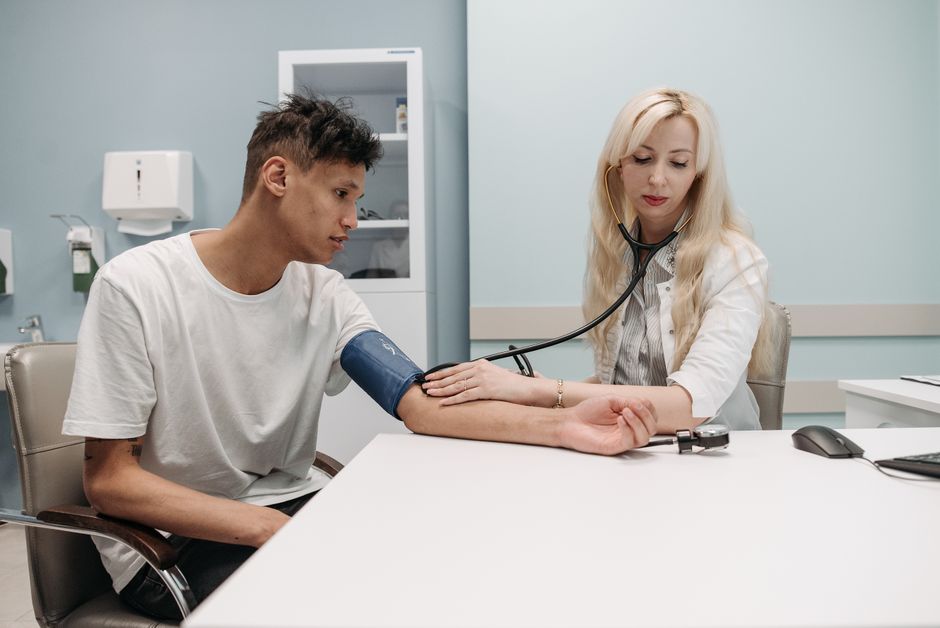 What Is the Rheumatoid Arthritis Blood Test? RF, Anti-CCP, ESR and CRP - doctor examining patient