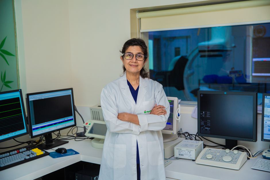 Best At-Home Thyroid Test of 2026: 5 Services Compared - endocrinologist doctor