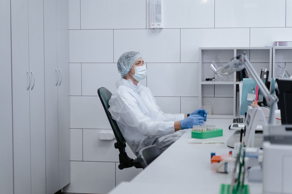 Comprehensive Metabolic Panel (CMP) Explained - laboratory technician testing