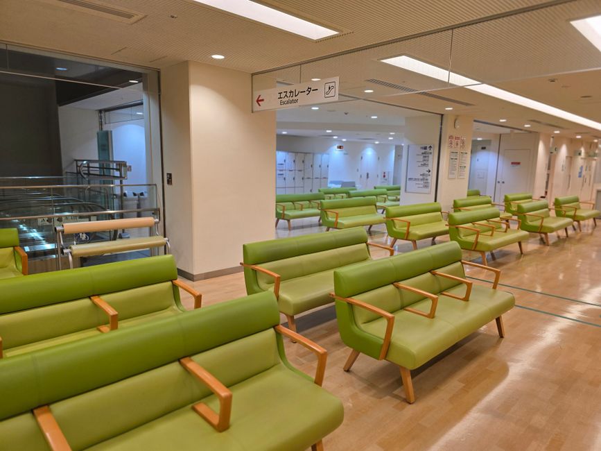 How Long to Avoid Alcohol Before a Blood Test: A Timeline by Test Type - laboratory waiting room