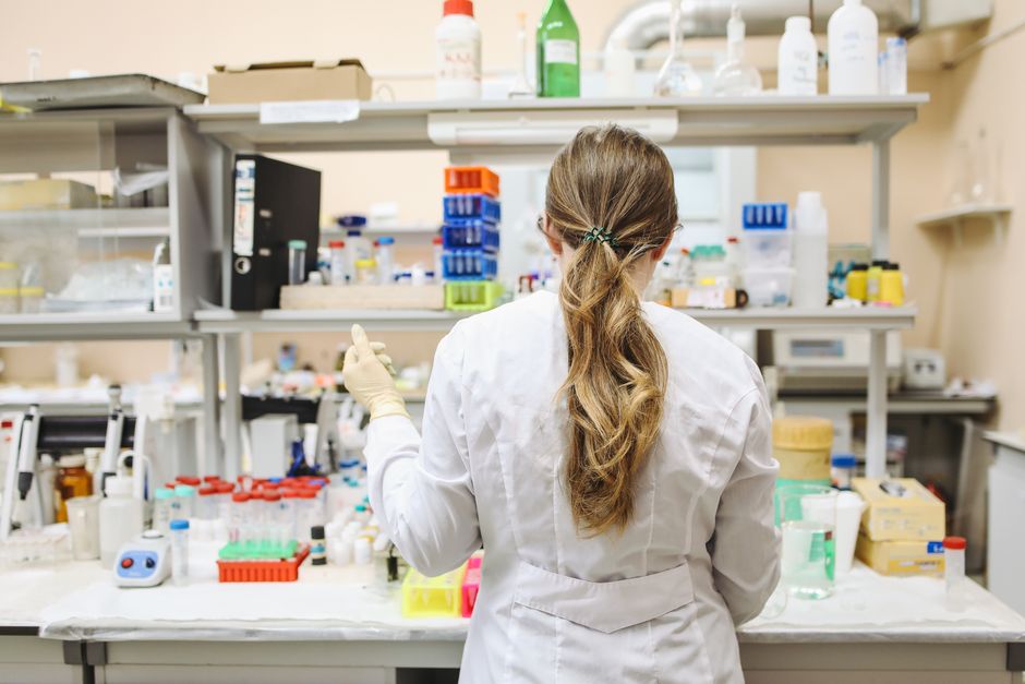 Can Cancer Be Identified With a Blood Test? What Your Blood Can and Ca - medical research laboratory