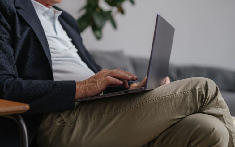 Online Lab Tests vs Walk-In Labs: Which Is Right for You