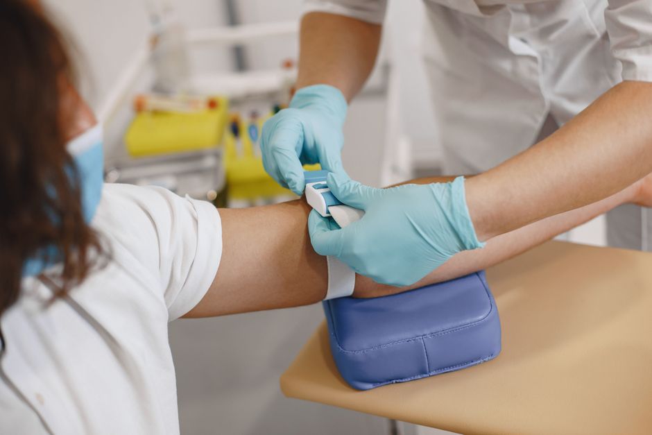 What Is High HGB in a Blood Test? What a High Hemoglobin Really Means - phlebotomist drawing blood