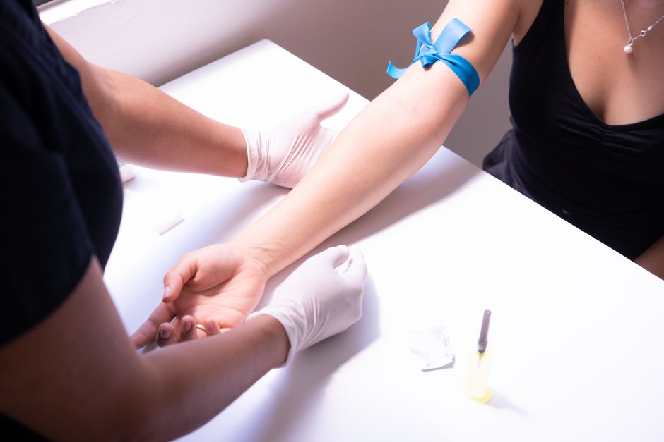 What Does Low Amylase Mean in a Blood Test? - phlebotomist drawing blood