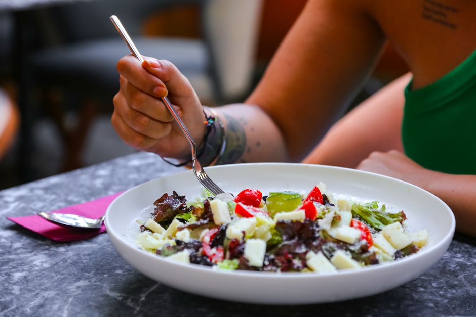 What Does Low Cholesterol Mean in a Blood Test? - salad healthy eating